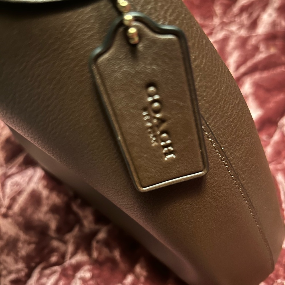 Coach Brooklyn 28 Shoulder Bag in Maple/Brass - Picture 3 of 8
